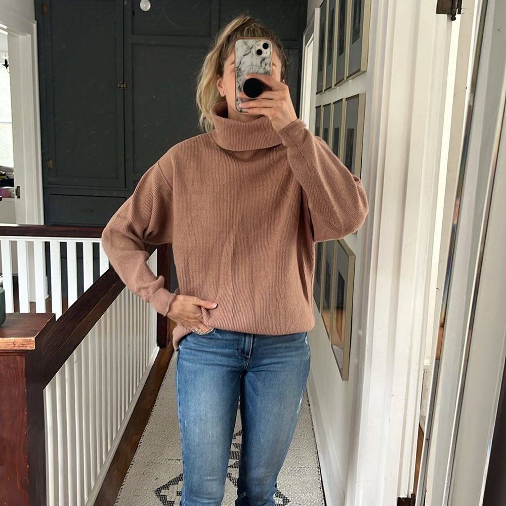 Free People stretchy pink-ish Turtleneck Sweater
